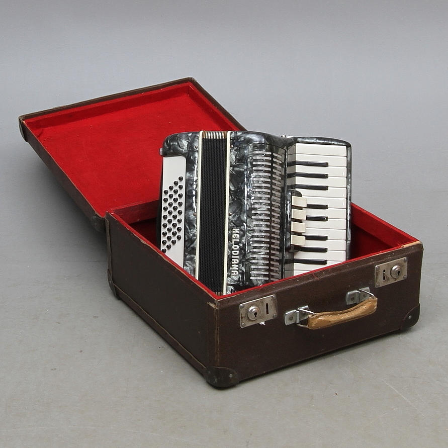 DRAGSPEL, Melodiana, Italien.