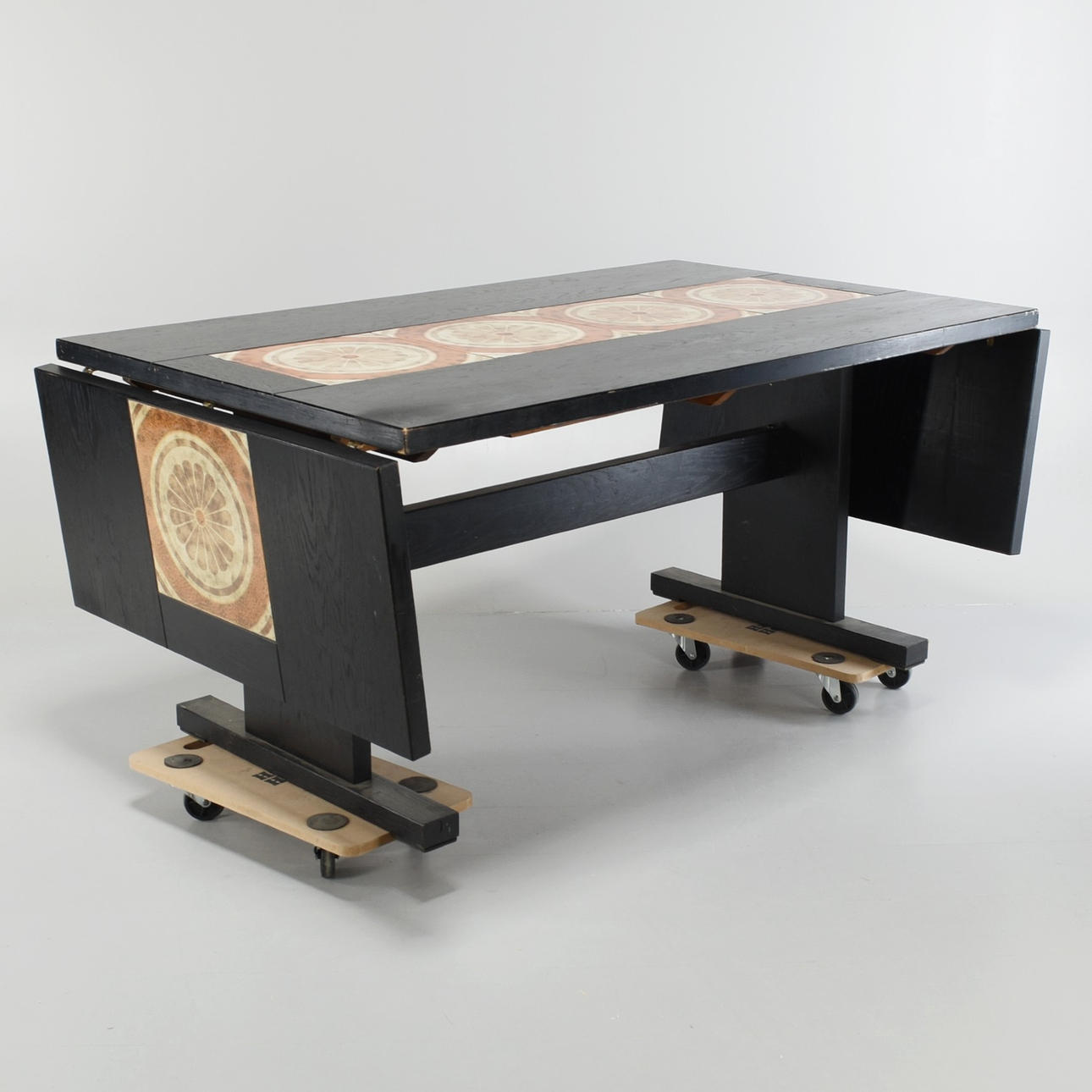 A Danish dining table, 20th century.