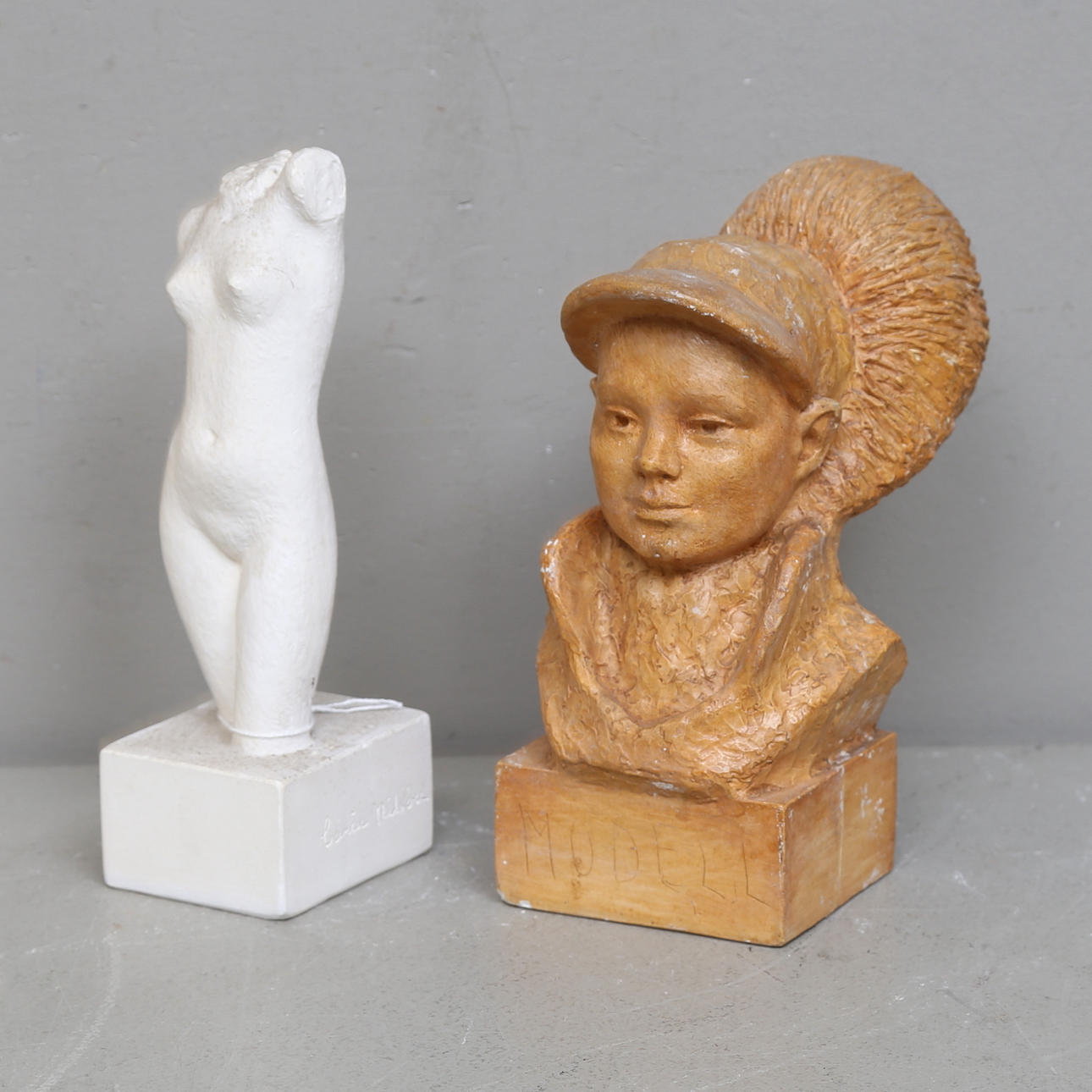 CARIN NILSON(1884-1973). Skulpturer, 2 st, gips, signerade.