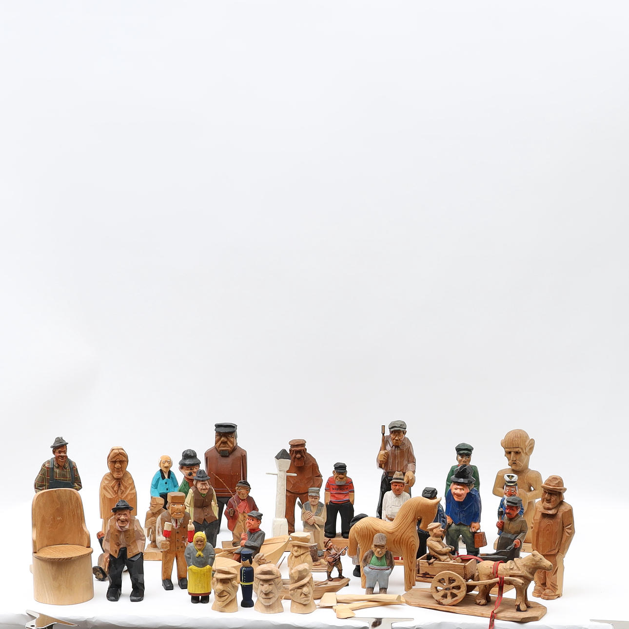 PARTI TRÄSKURNA FIGURER.