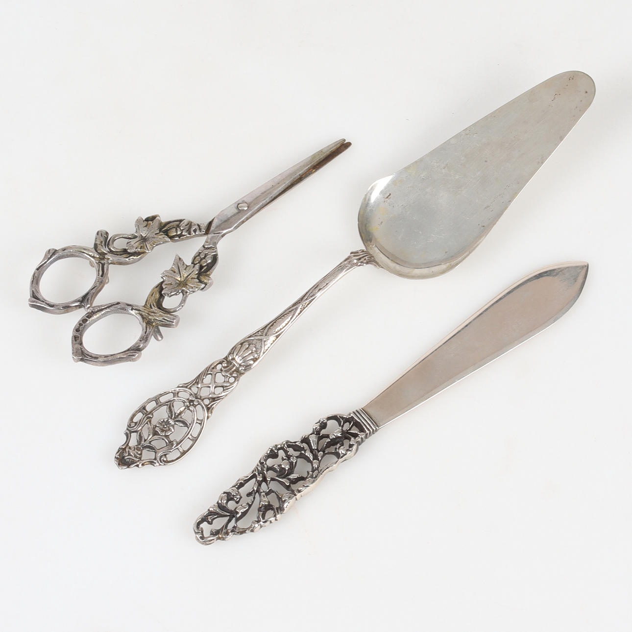 BESTICKDELAR, 3 st, silver, bl.a. GEWE, 1900-tal.