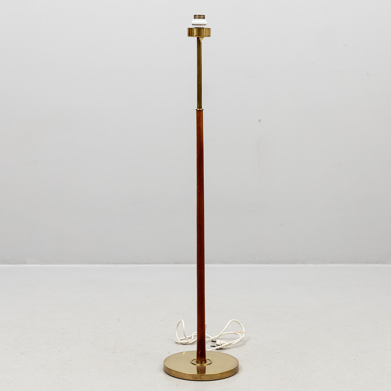 A mid 20th century floor lamp.