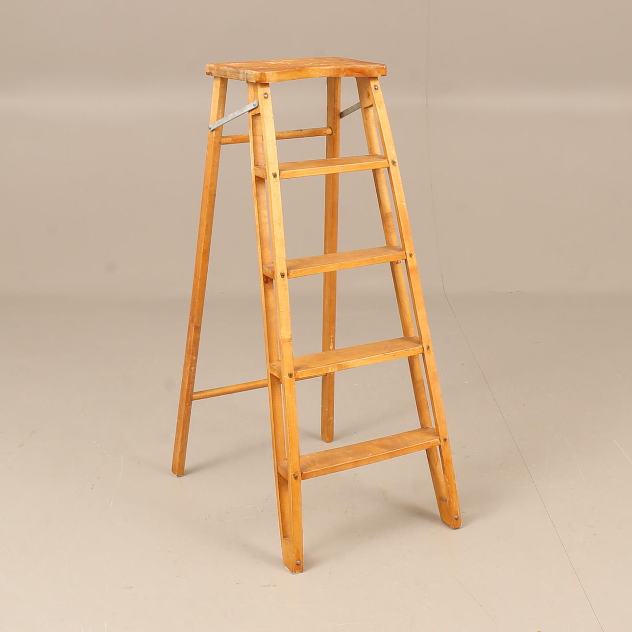 STEGE, trä, 1900-tal.