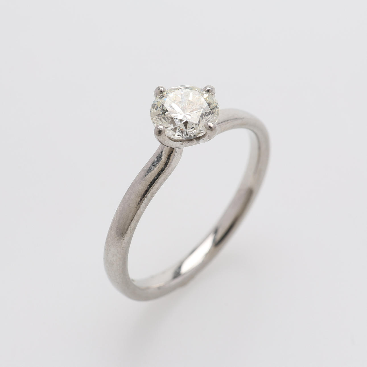 RING, PLATINA & BRILJANT OM CA 0,67 CT, BIRMINGHAM.