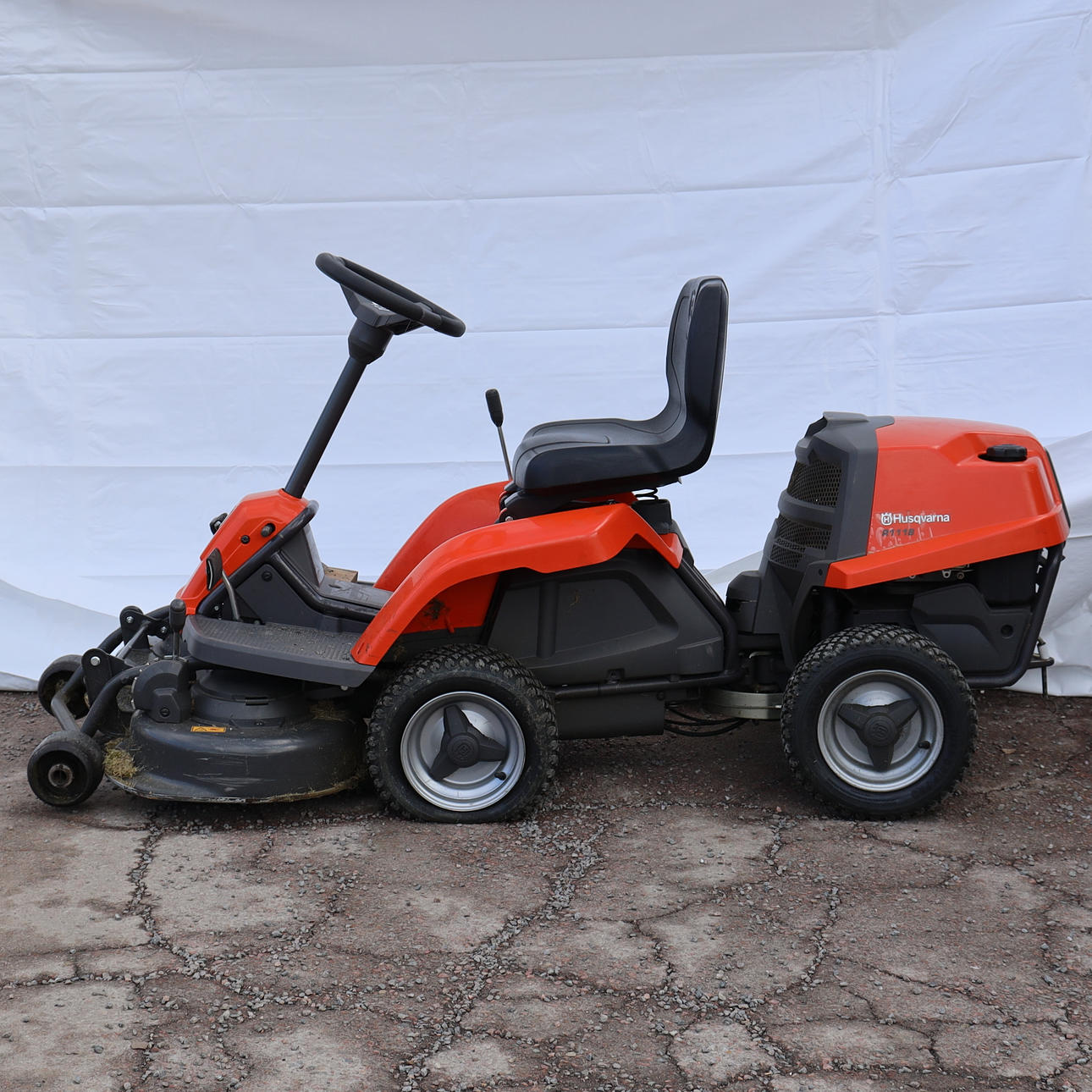 ÅKGRÄSKLIPPARE, Husqvarna R111B, 2010.