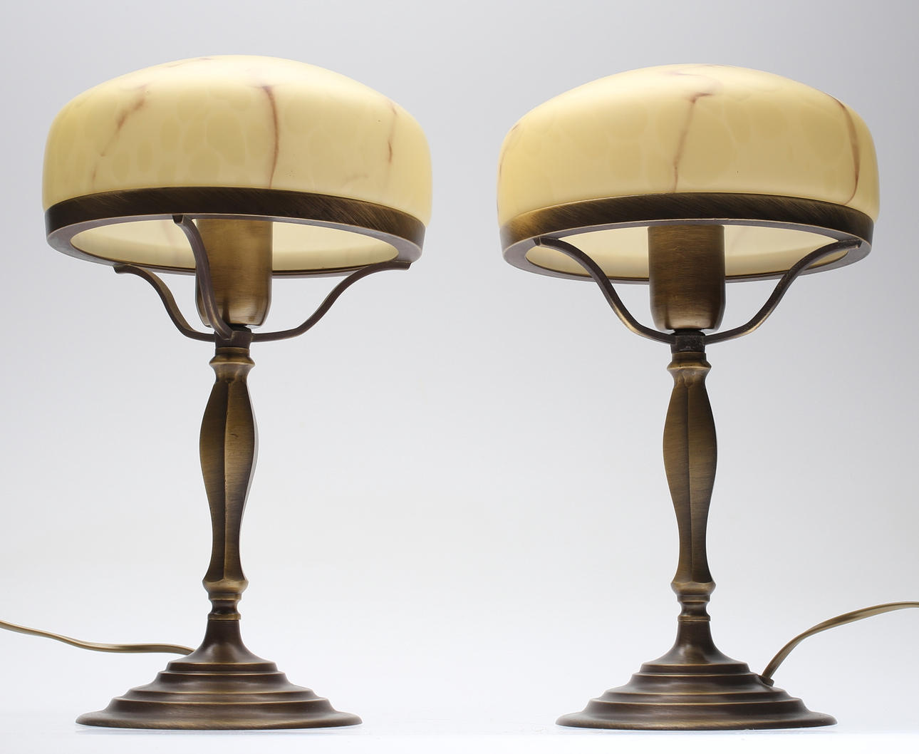 BORDSLAMPOR, sk Strindberglampa, ett par, 1900-tal.