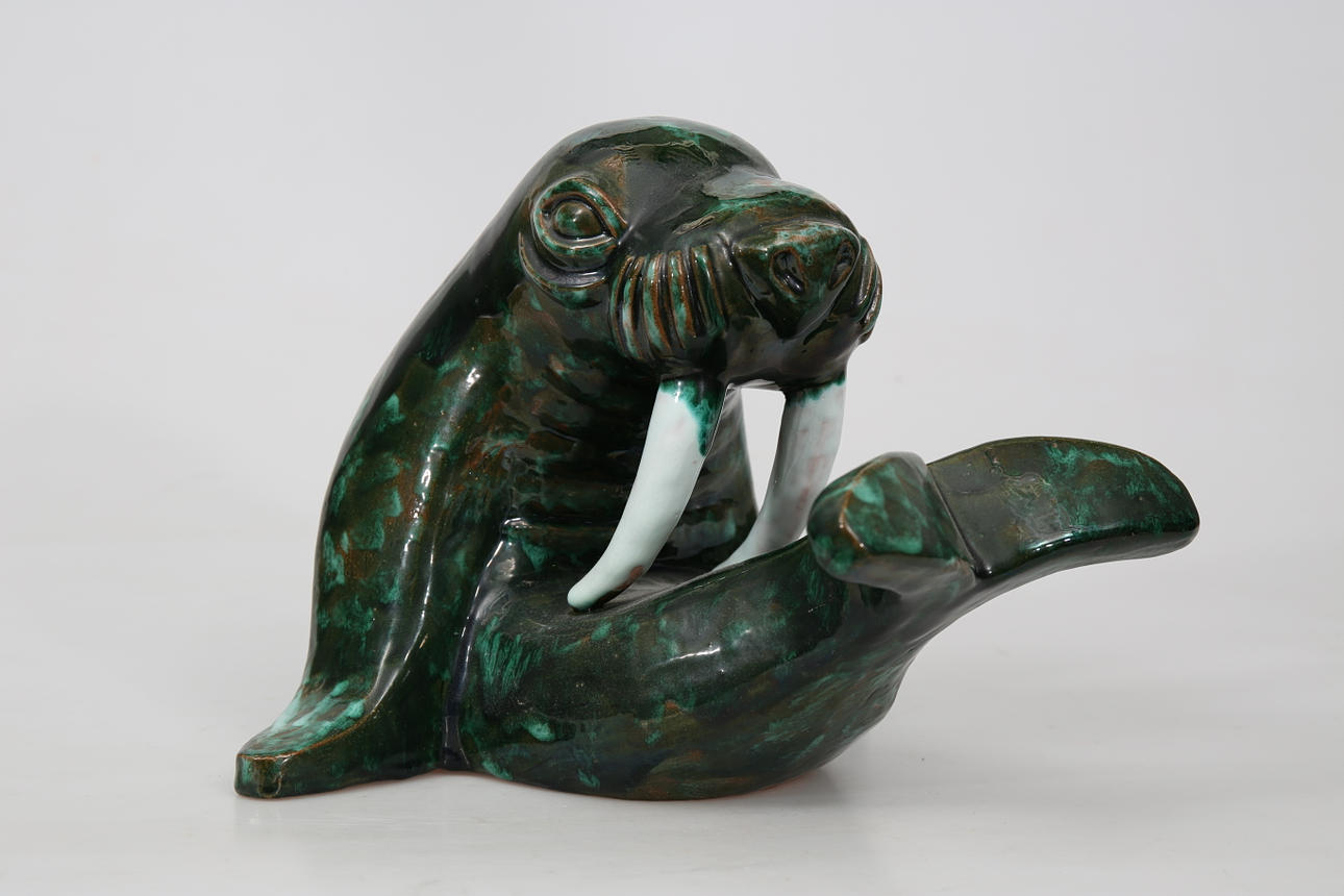 LARS PAGFELDT. Figurin, stengods, numrerad 23/100, Valross, signerad.