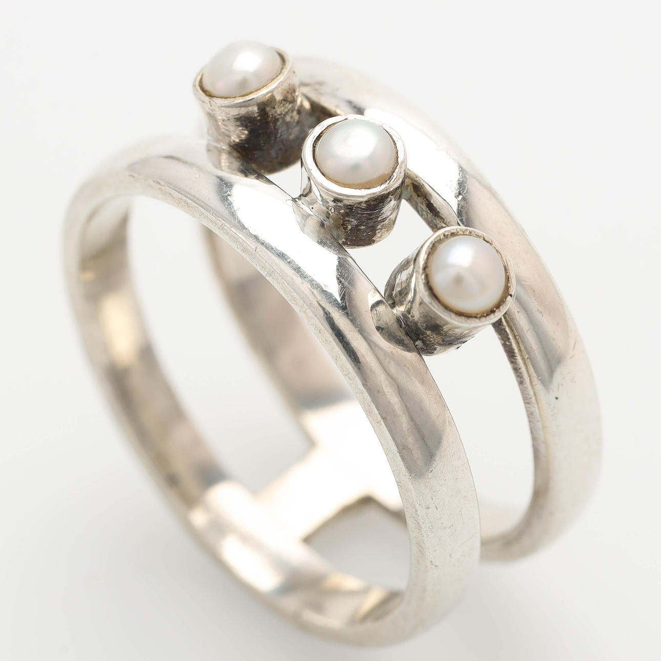 RING, silver, cultured pearls.