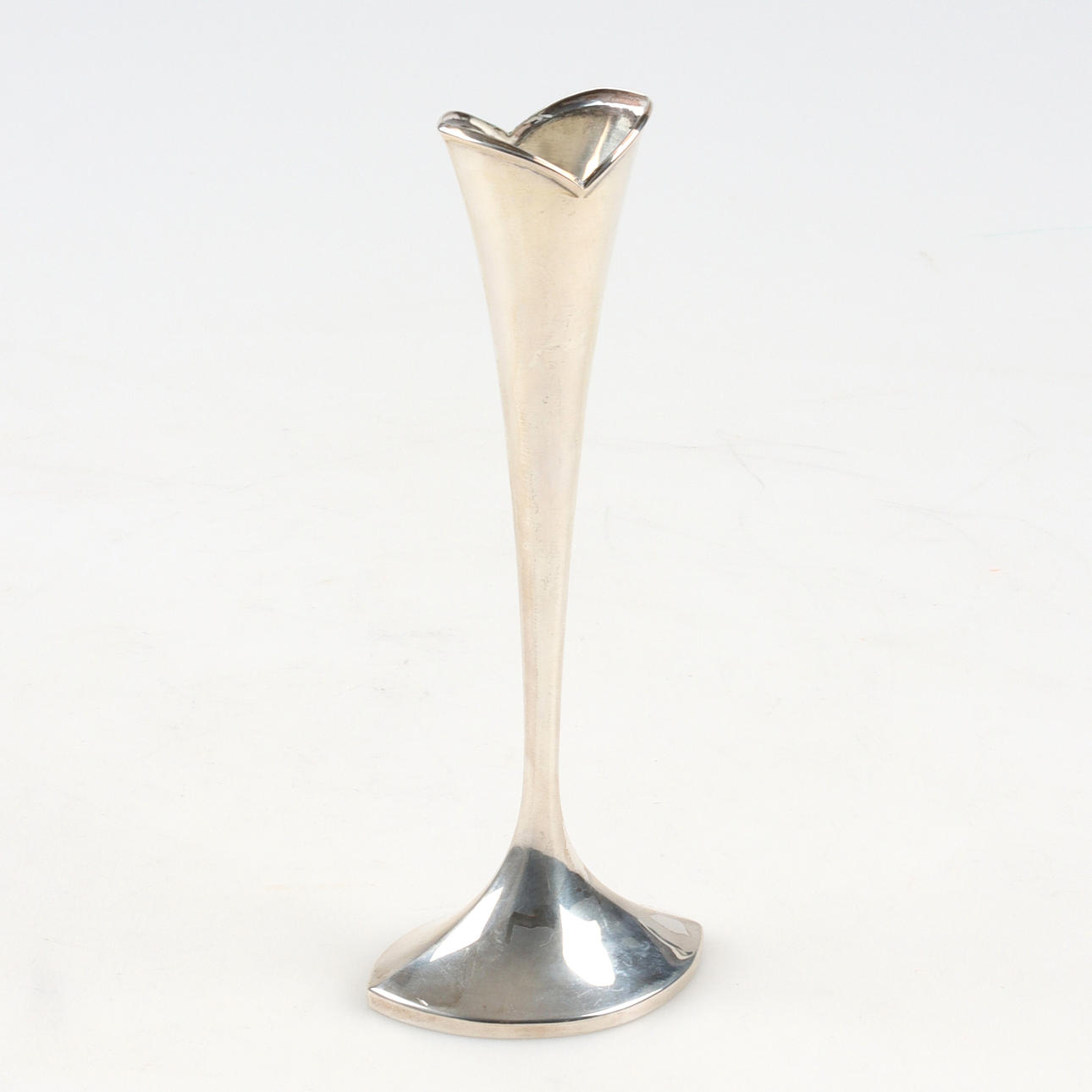 A silver vase, import stamps, 20th century.