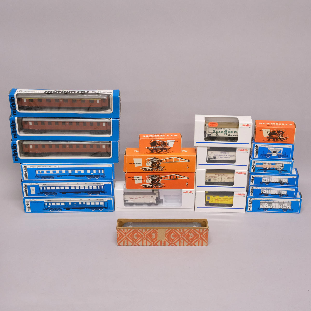 MARKLIN. MODEL RAILWAY, 21 CARRIAGES. SCALE H0.