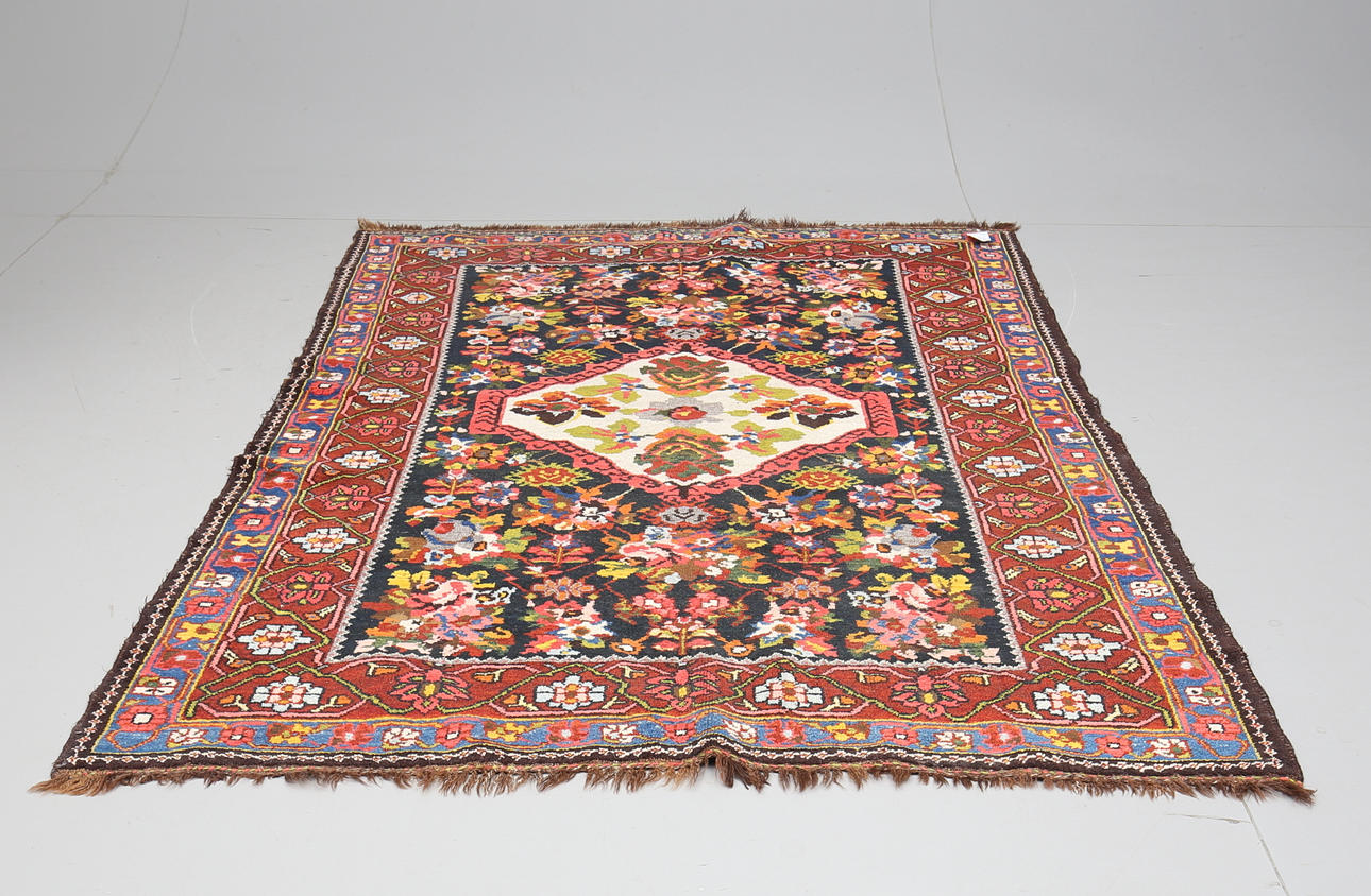 MATTA, orientalisk. Ca 192 x 140 cm.