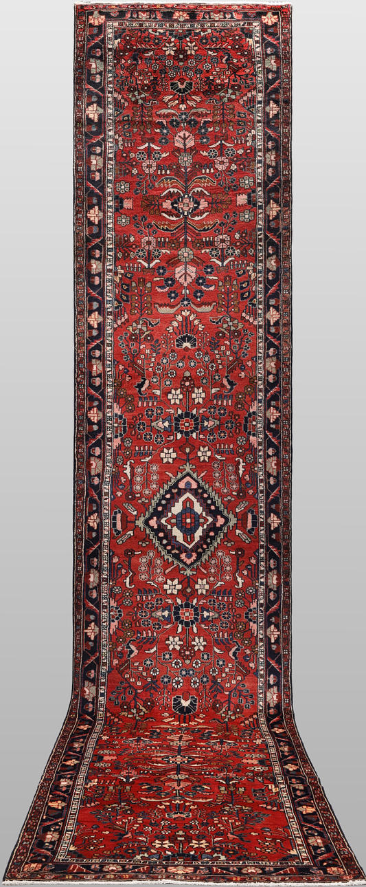CARPET, “Hamadan”, gallery, 578 x 105 cm.