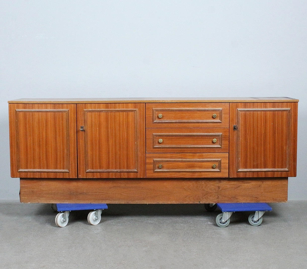 Mid-century walnut sideboard, 1960s/1970s.