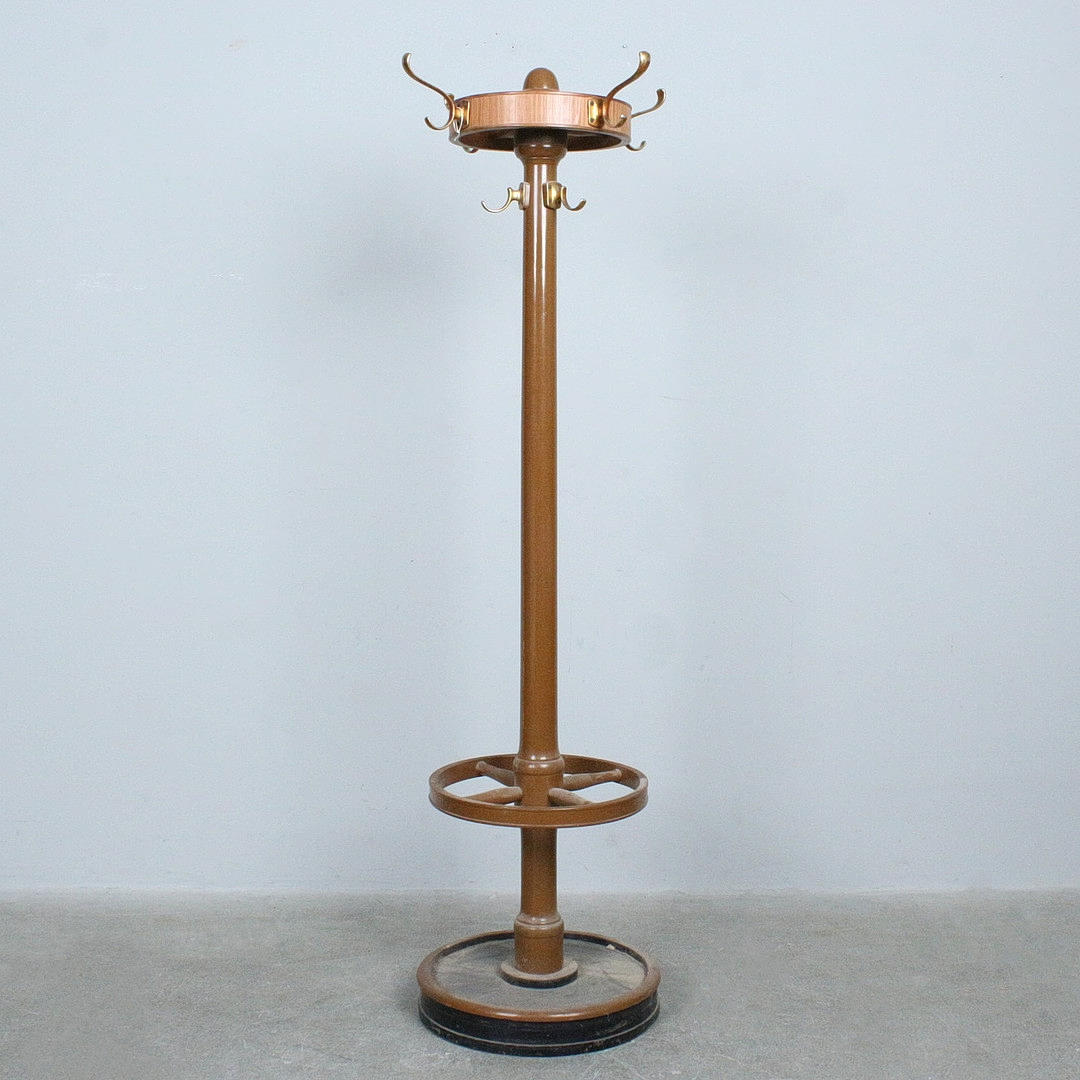 Wardrobe/clothes rack.