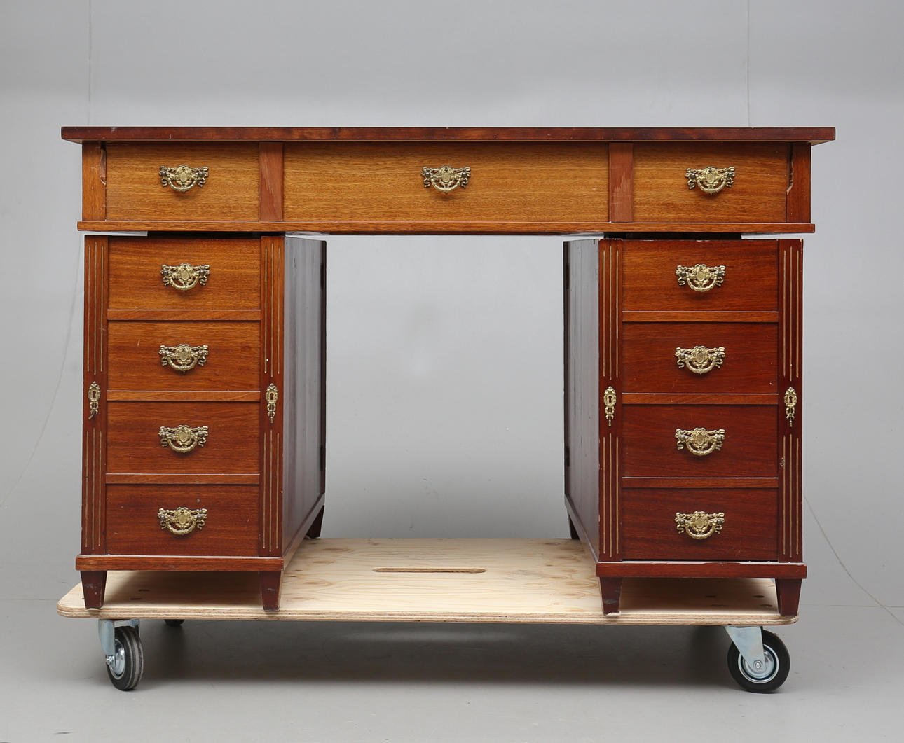 SKRIVBORD, omkring år 1900.