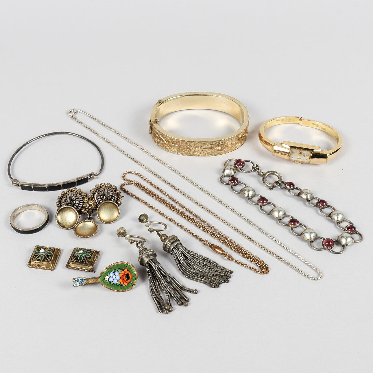 SMYCKEN, damur, silver med mera.