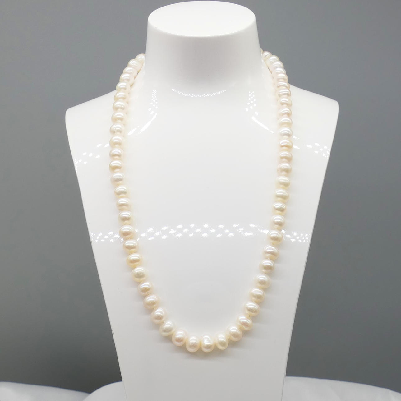 CULTURED PEARL necklace.