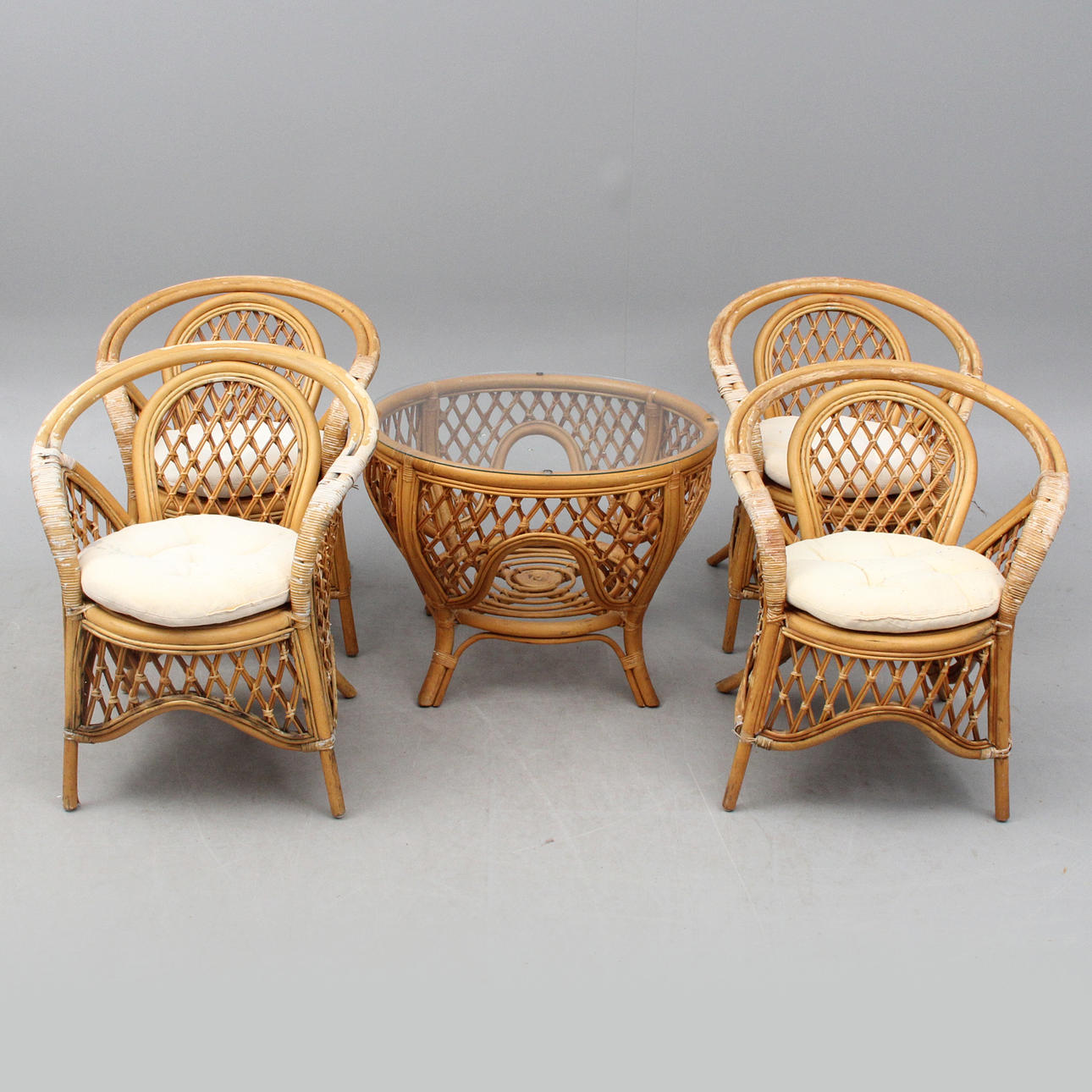 SEATING AREA, 5 pieces, with glass top.