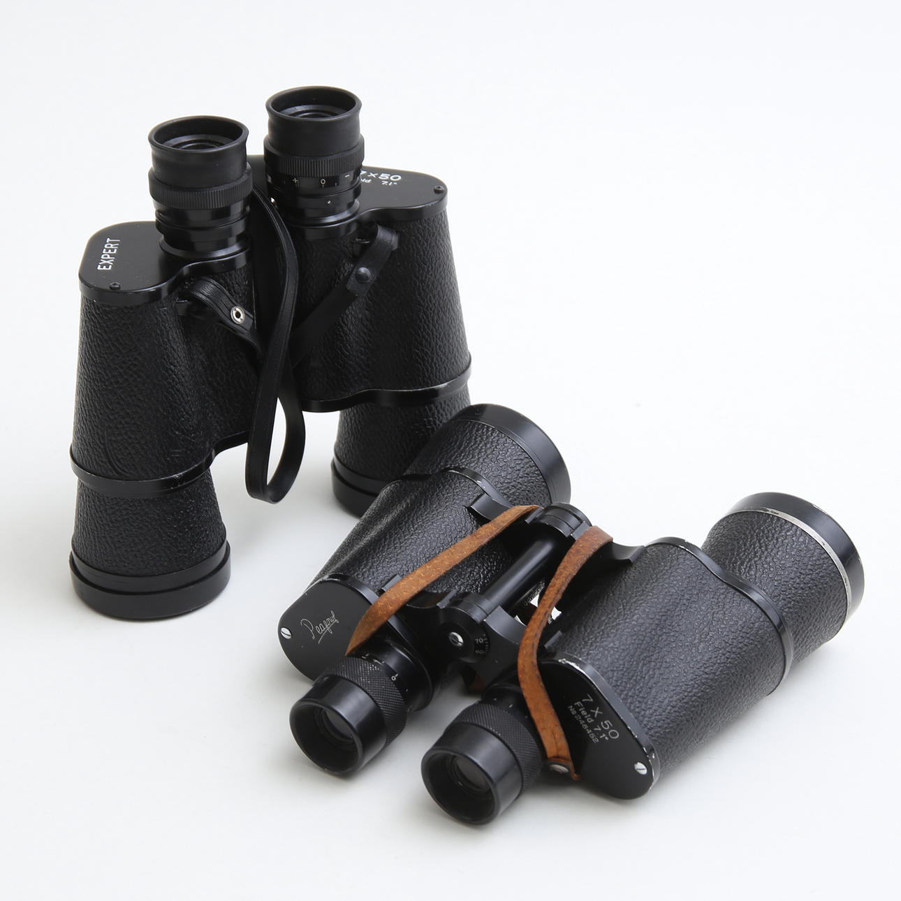 2pcs binoculars, blah Peafowl.