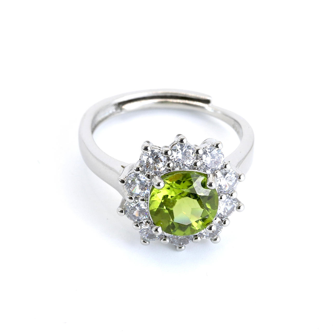 WHITE METAL GEMSTONE SET RING.