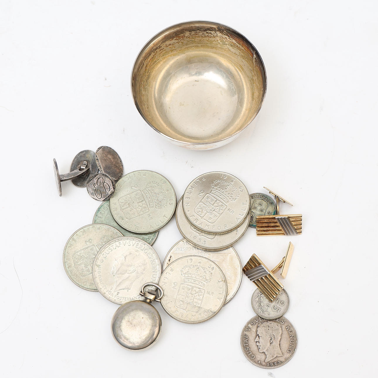 LOT OF SILVER OBJECTS.