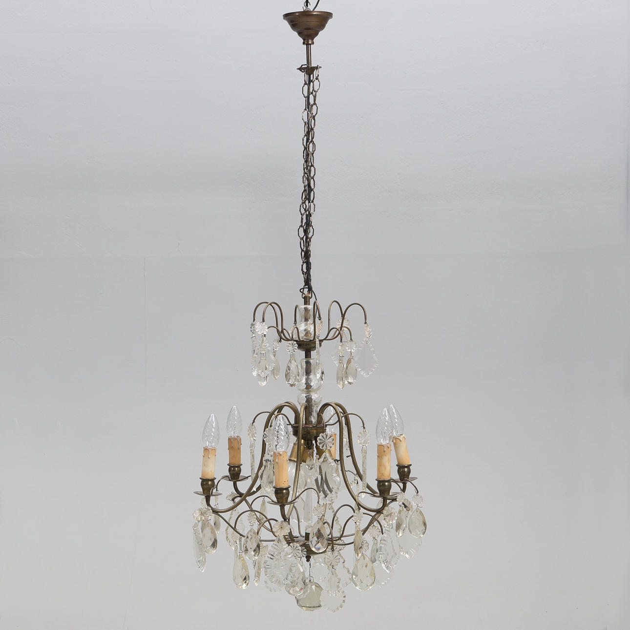 CHANDELIER. Rococo style, brass, prisms, 6-armed.