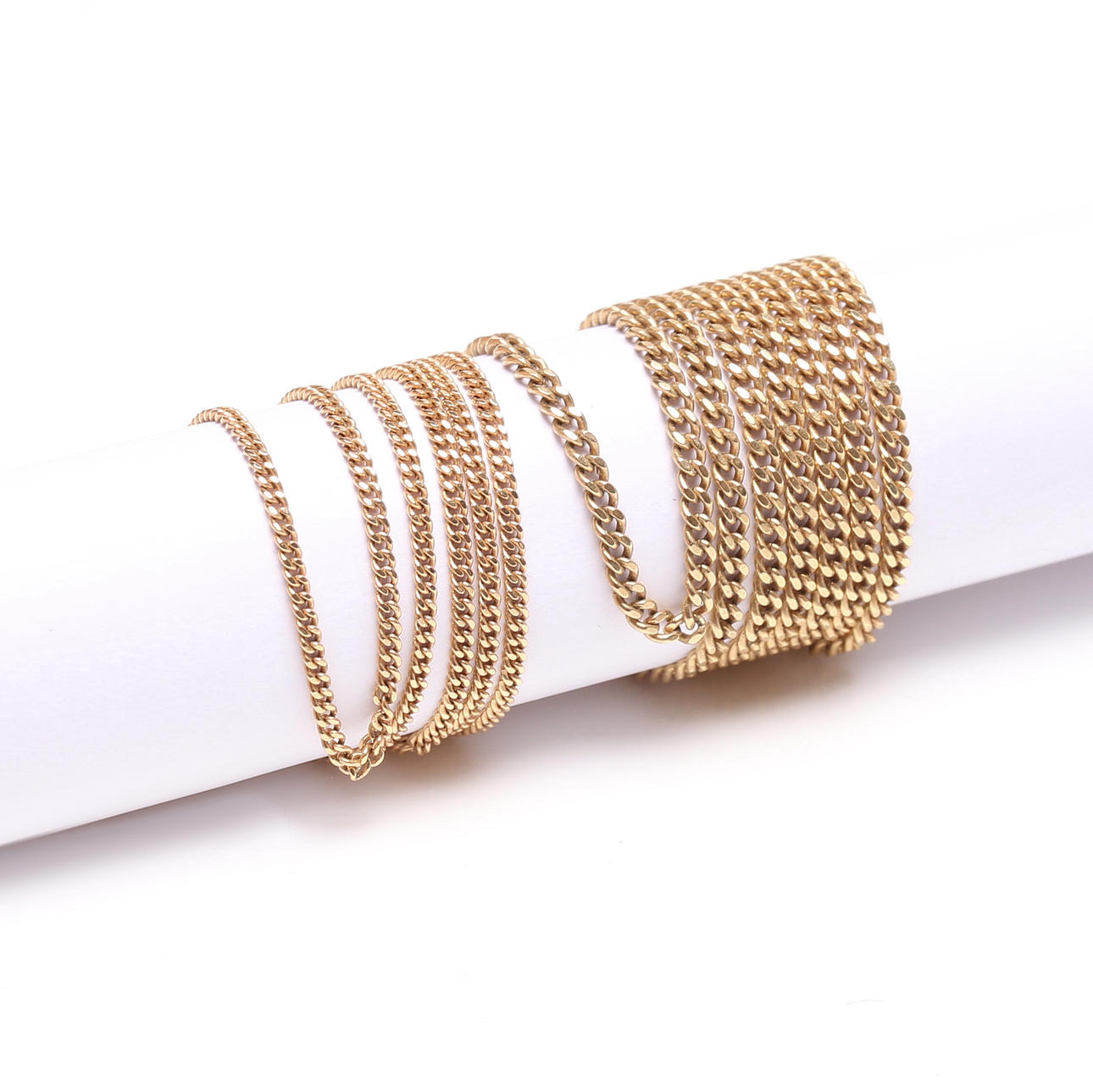 COLLIER, 2 st, 18k guld, vikt ca 9,8 gram.