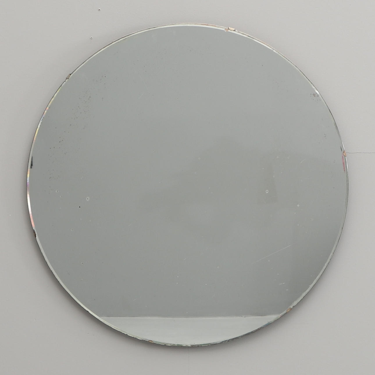 A 1930s funk-style mirror.