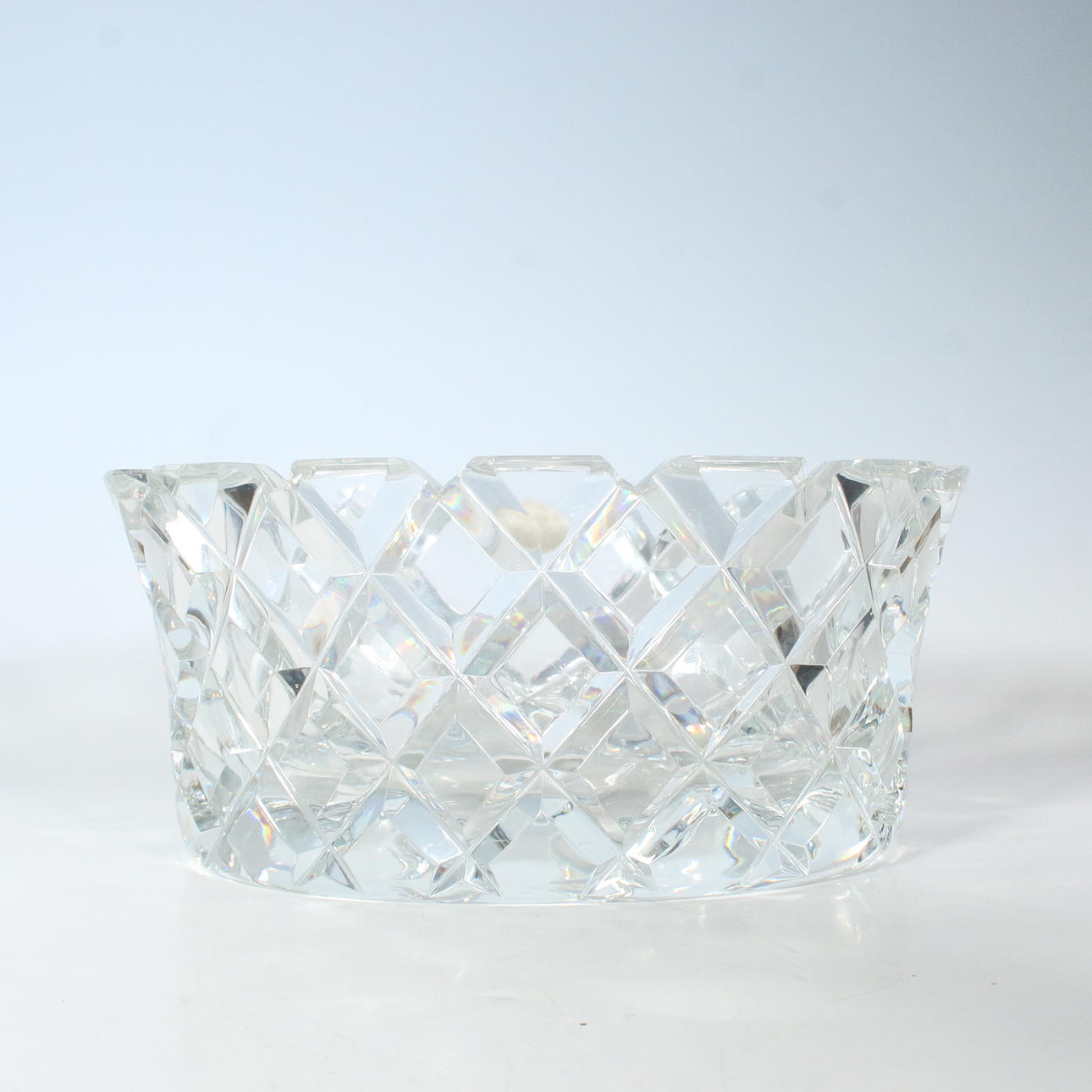 GUNNAR CYRÉN. bowl, crystal glass, “Sofiero”, Orrefors, signed.