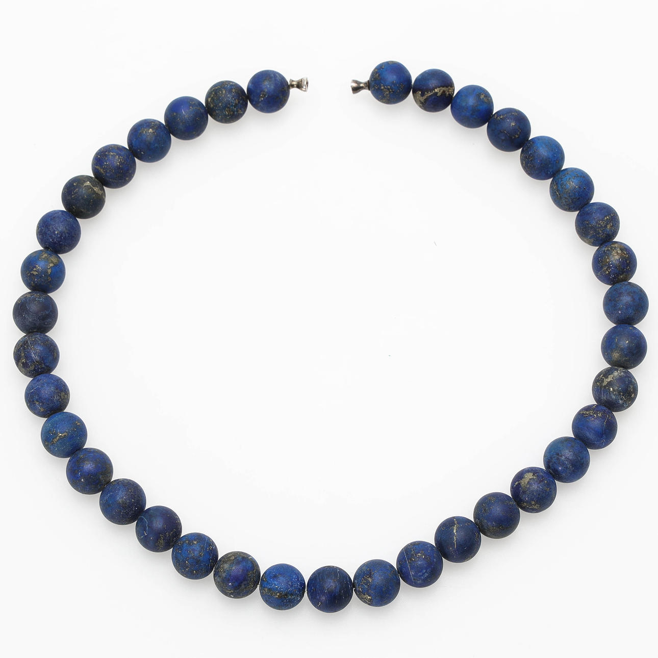 OLE LYNGGAARD. Necklace, lapis lazuli with dobbar, case.