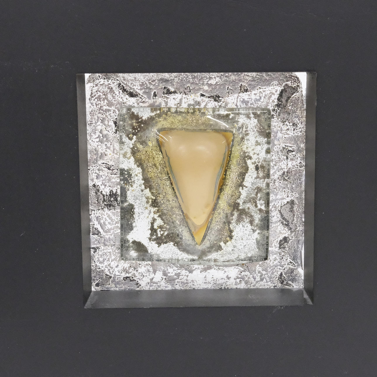 BRIGITTE LINDE. 4 TAVLOR MED GLASKONST.