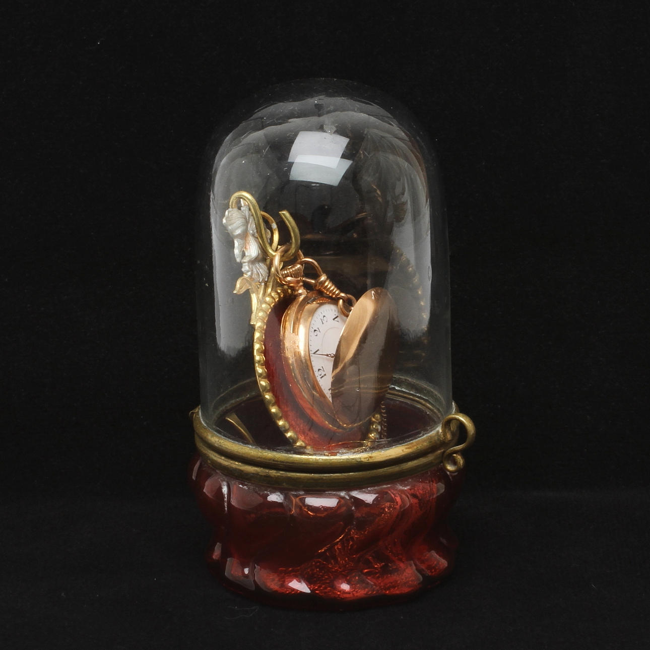 FICKUR, så kallat momorsur, boett av 14k guld samt FICKURSSTÄLL, 1900-tal.