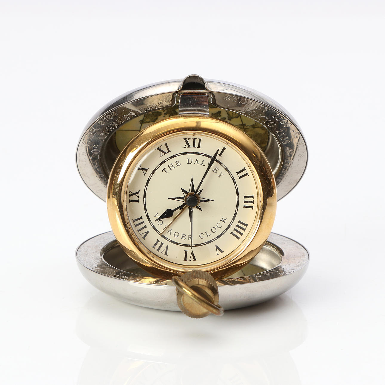 DALVEY VOYAGER CLOCK. Vitmetall och mässing. 1993.