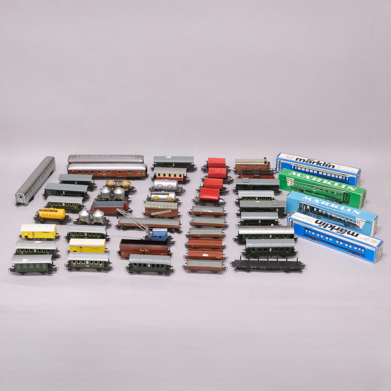 MARKLIN. MODEL RAILWAY, 48 CARRIAGES. SCALE H0.