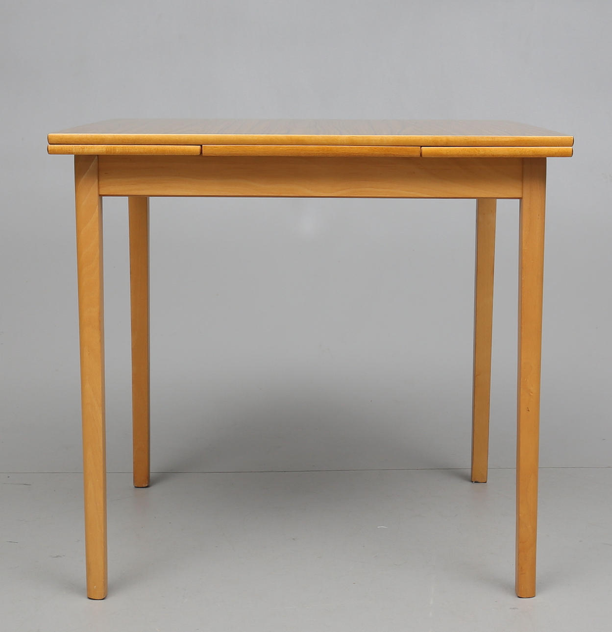 BORD, Perstorpsskiva, 1900-talets mitt.