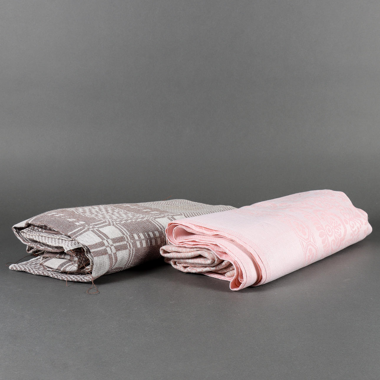 TABLECLOTHS 3 pieces.