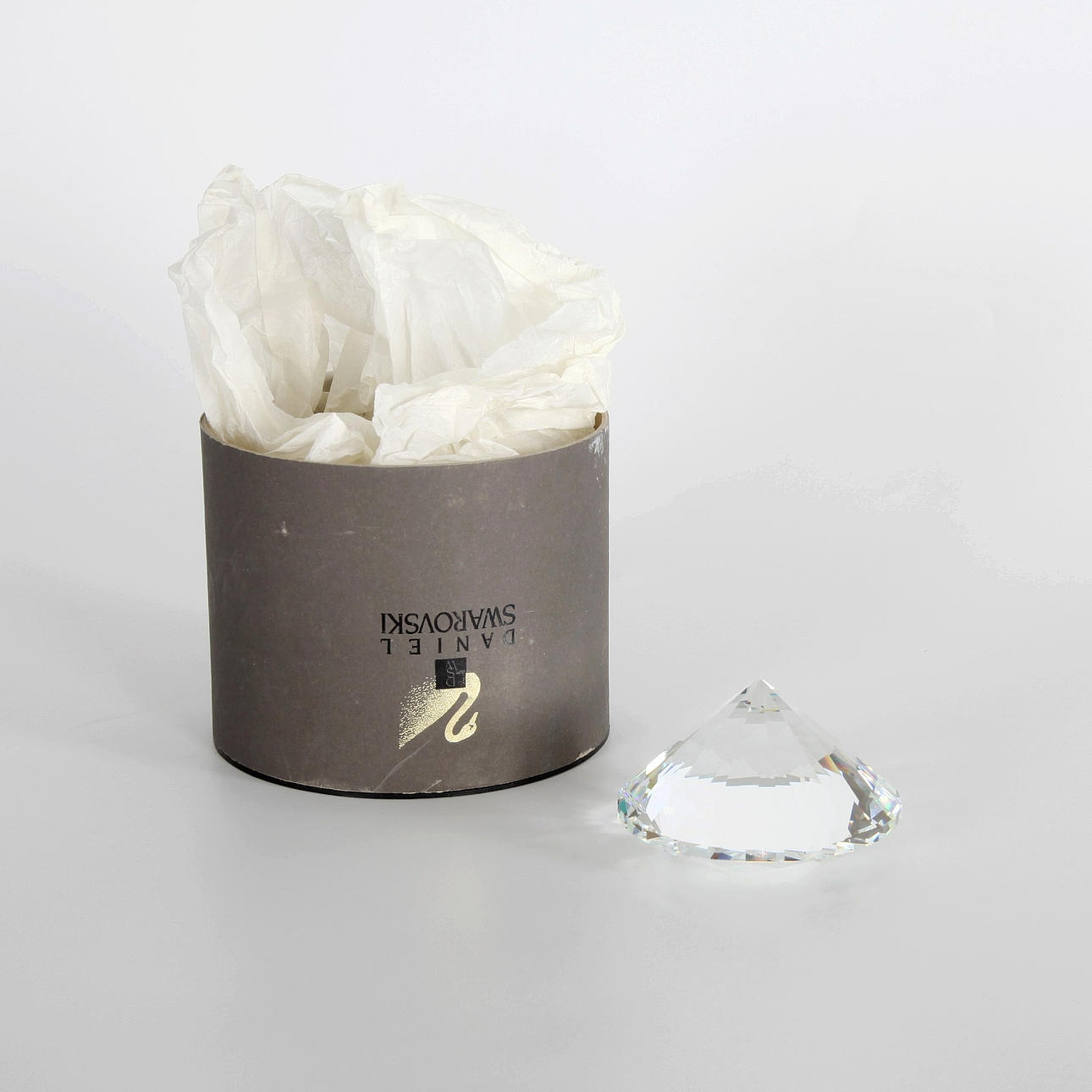 LARGE SWAROVSKI CRYSTAL, diameter 8 cm, diamond cut.