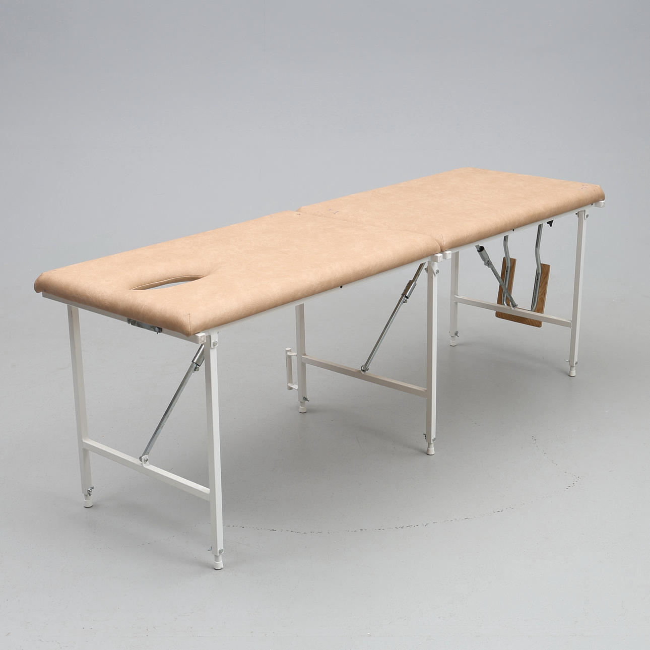 MASSAGE BENCH. Foldable.