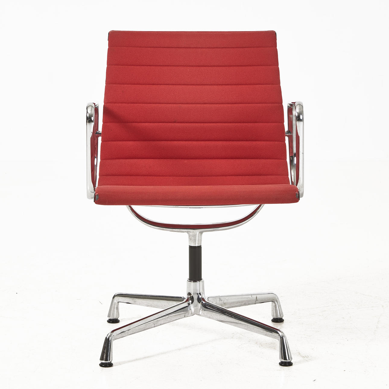 CHARLES & RAY EAMES. Office chair, model 108, Vitra.
