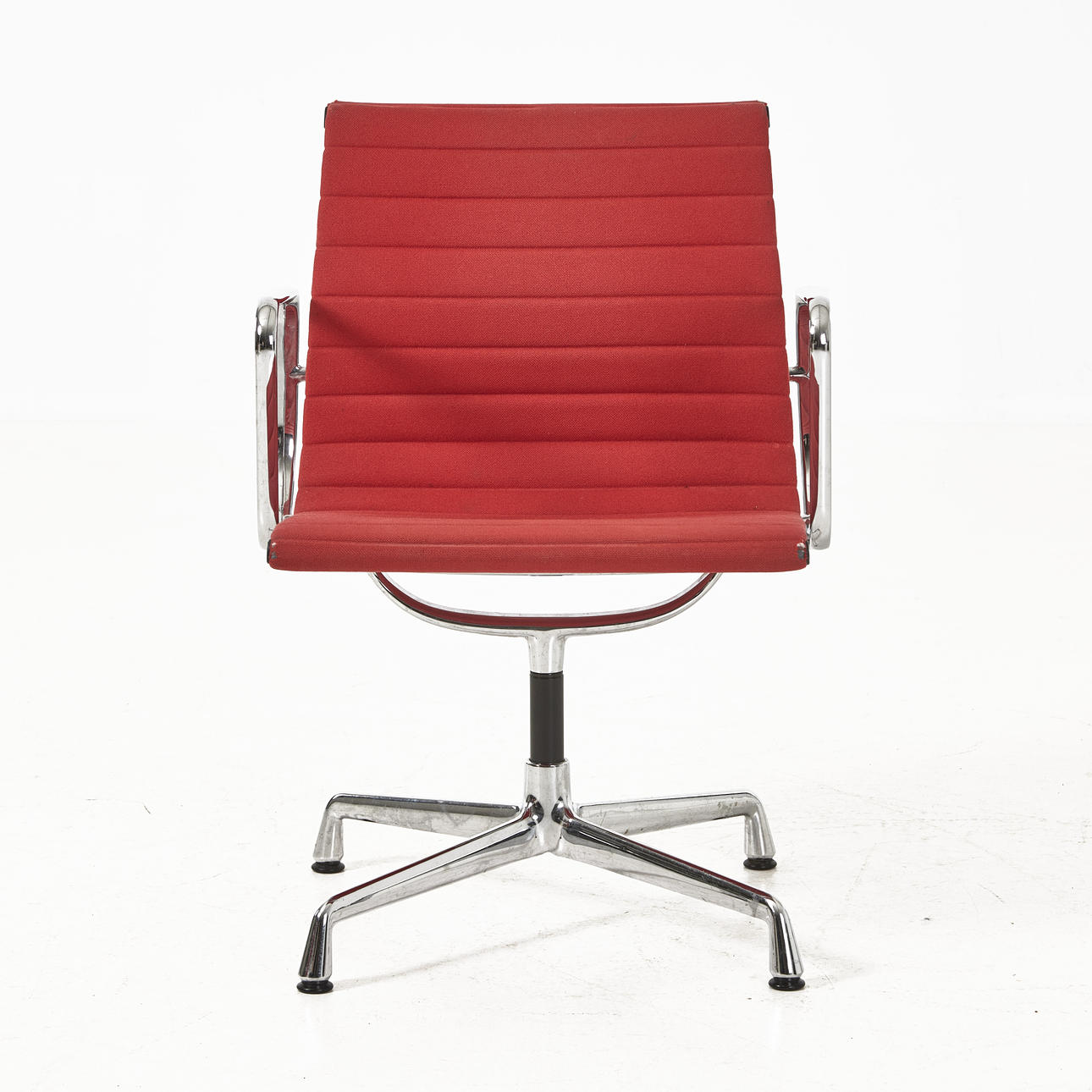 CHARLES & RAY EAMES. Office chair, model 108, Vitra.