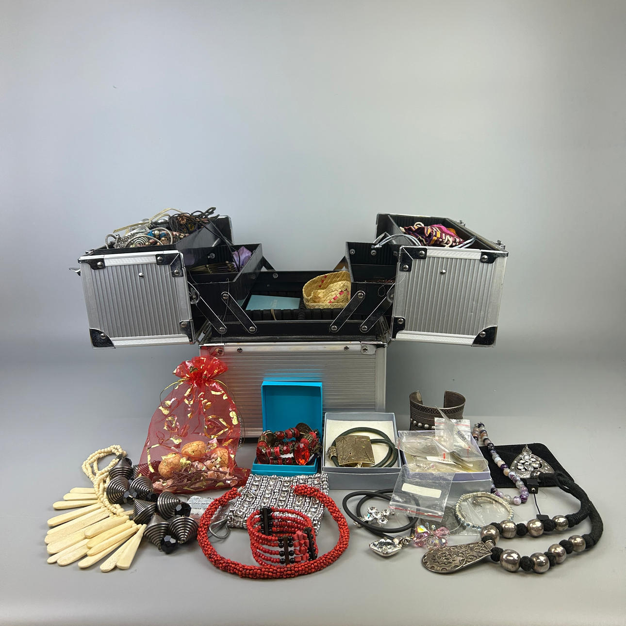 LARGE JEWELLERY CASE AND CONTENTS.