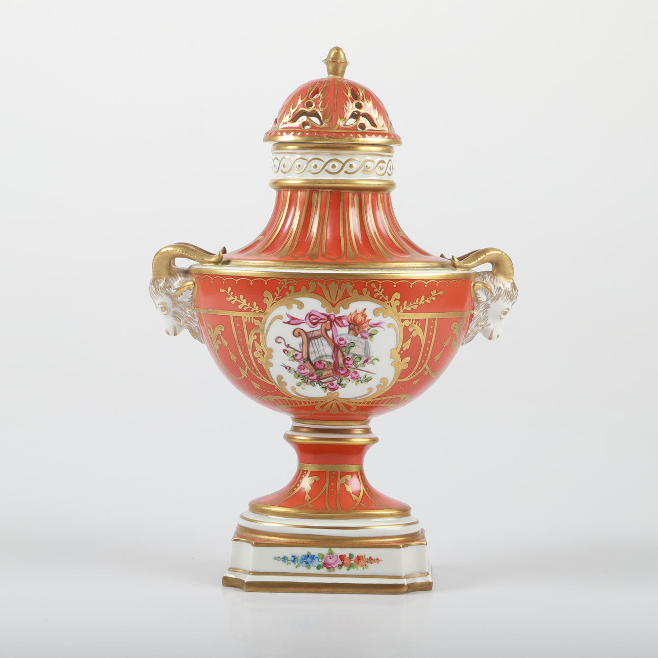 LOCKURNA, porcelain, Dresden, Germany.