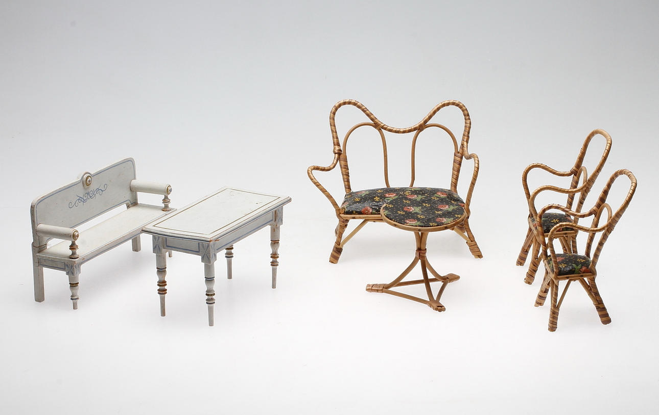 DOCKMÖBLER, 6 delar, bland annat Gemla leksaksfabriks aktiebolag, 1900-tal.