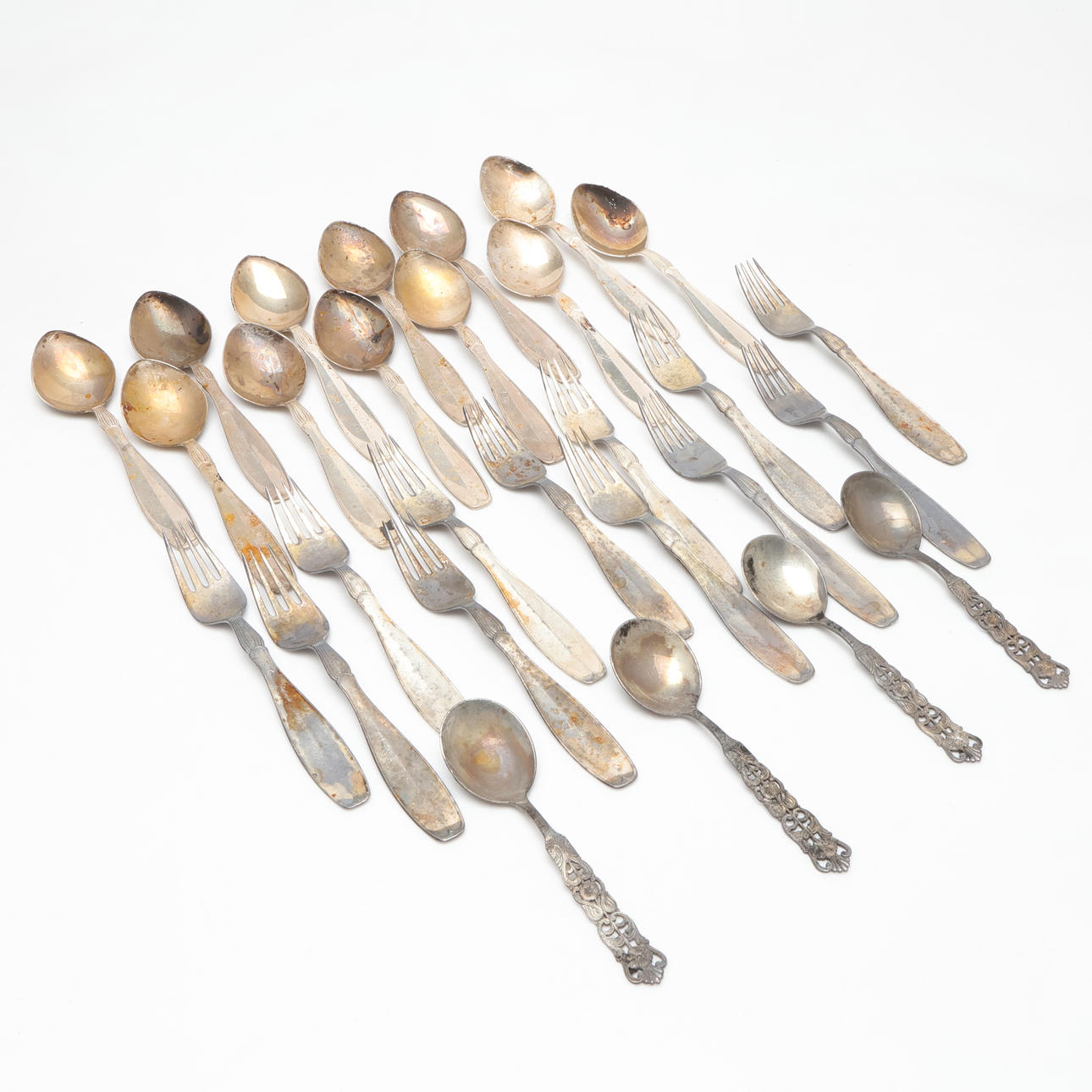 SILVER CUTLERY, Weight approx. 1100 grams.