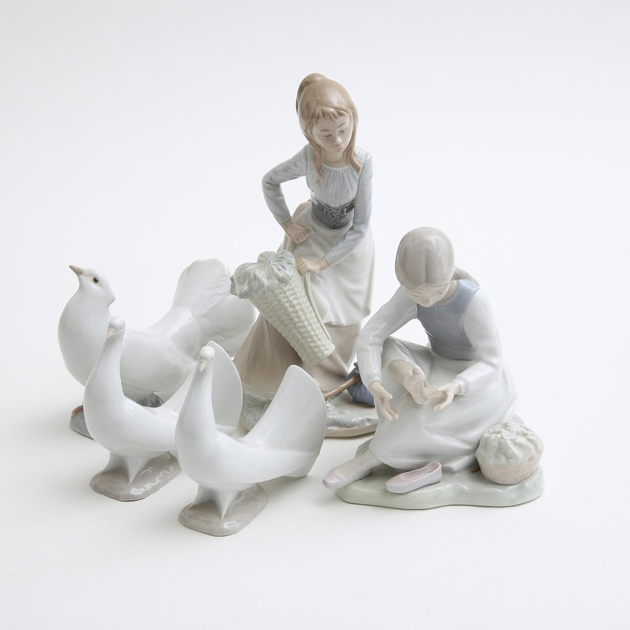 FIGURINES, porcelain, 5 pcs, inter alia Ladro.