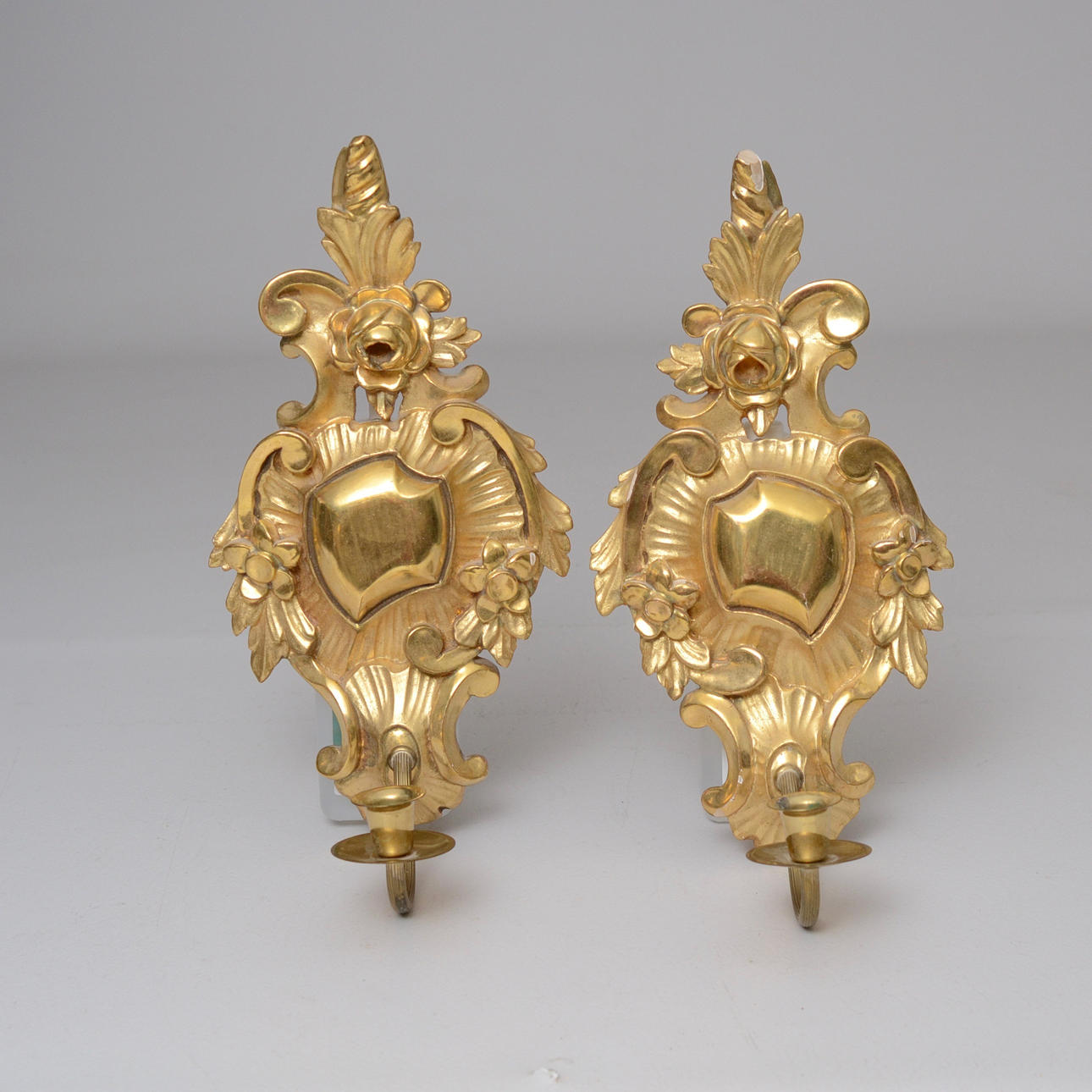 LAMPETTER, ett par rokokostil.