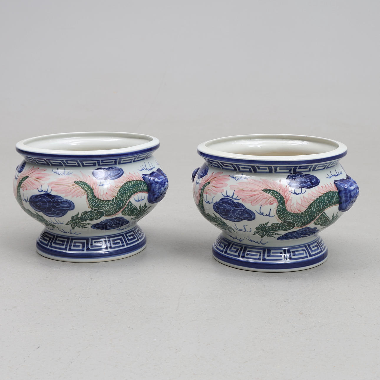 A pair of china earthenware outer lining.