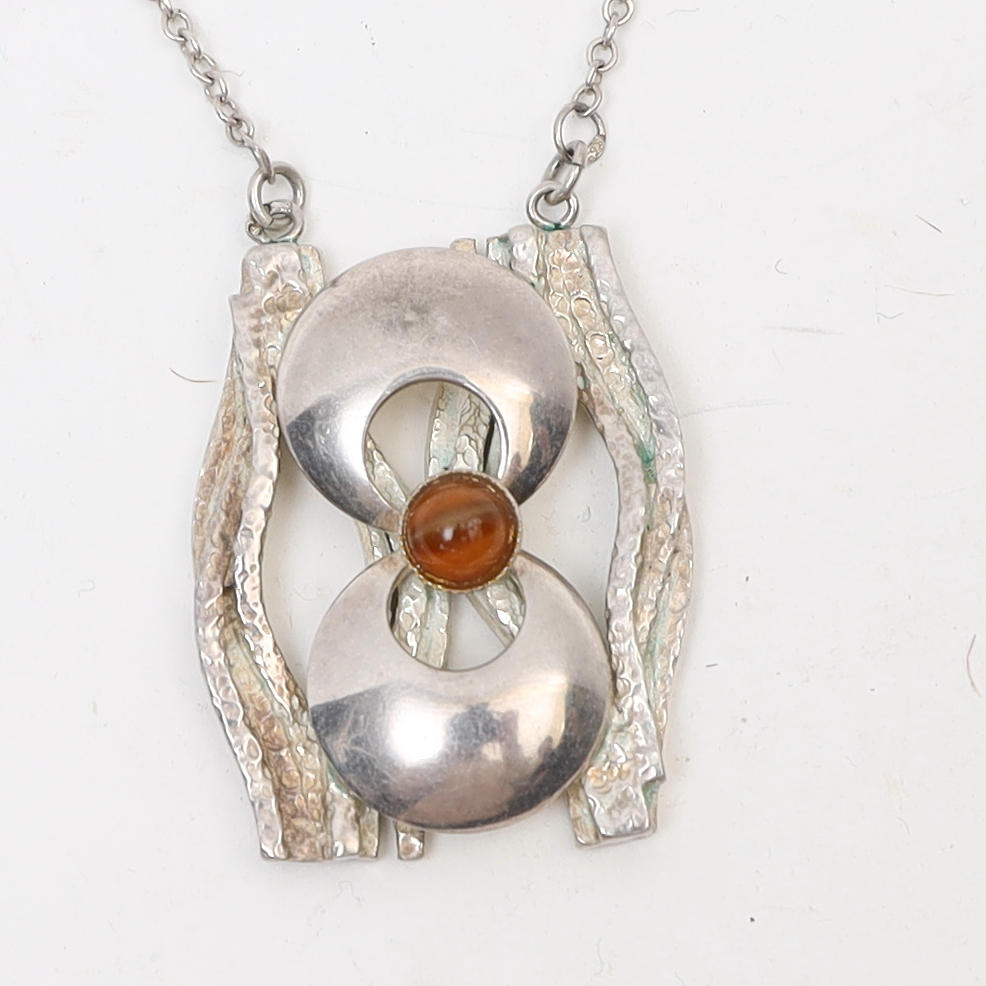 NECKLACE WITH PENDANT, silver.