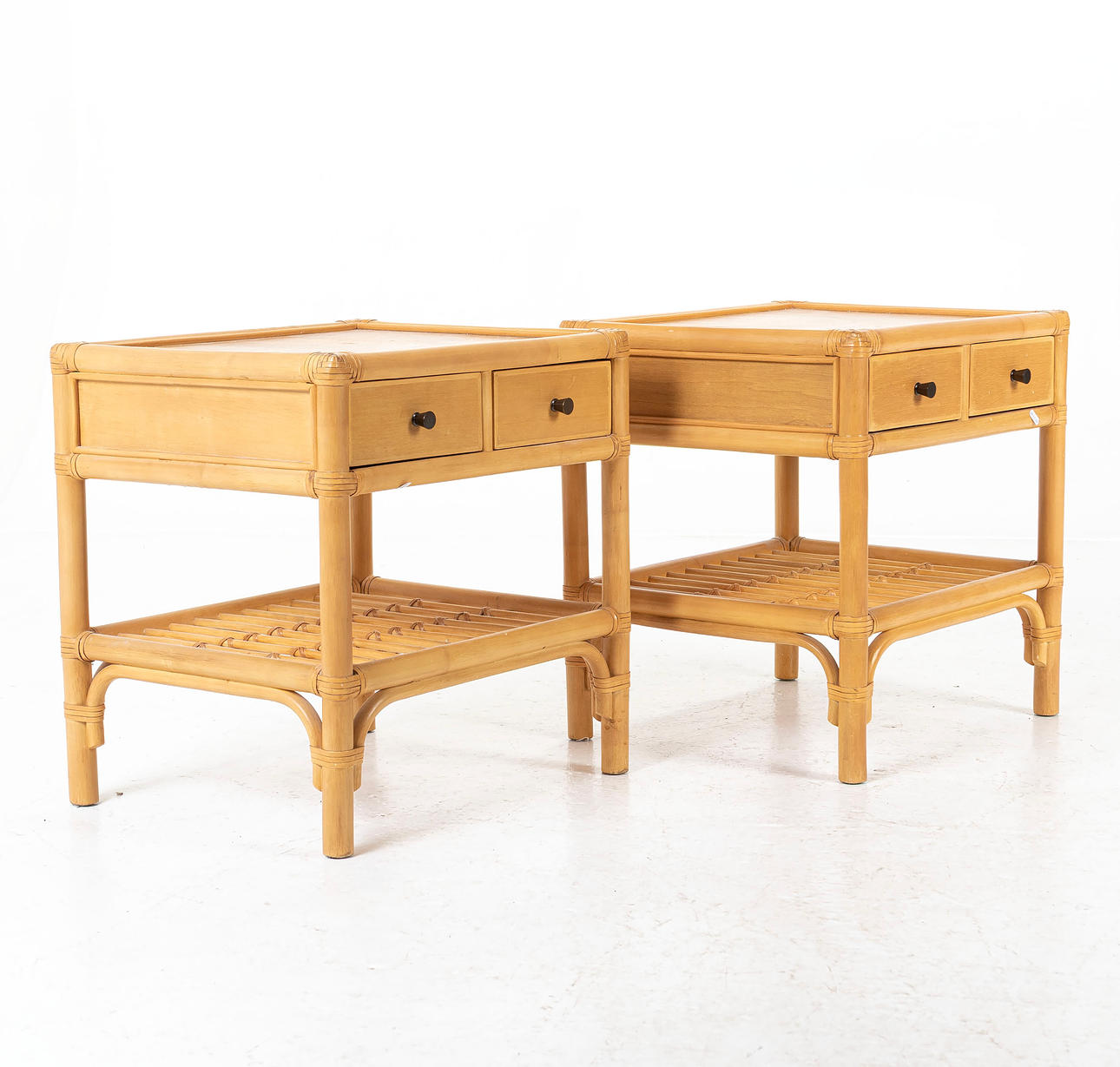 SÄNGBORD, ett par, bambu/ek.