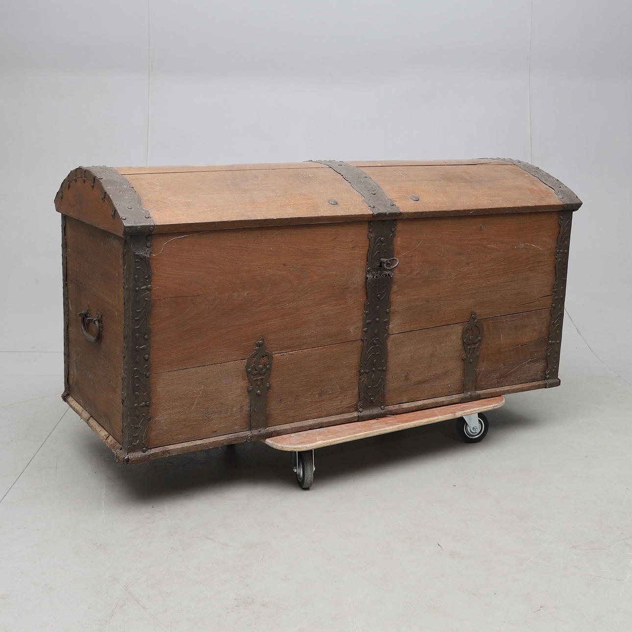 A 17th/19th century oak chest.
